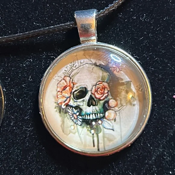 Skull pendant bundle - Picture 2 of 5
